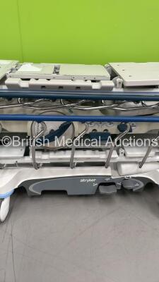 1 x Stryker 1015 Hydraulic Patient Stretcher and 1 x Stryker 1105 5th Wheel Stretcher (Both Hydraulics Tested Working) *S/N 1011034322 / 0503070604* - 5