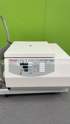 Thermo IEC CL31R Multispeed Centrifuge (Powers Up)