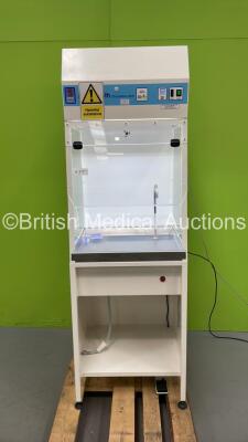 Monmouth Circulaire 650 Fume Cabinet (Powers Up with Good Bulb)