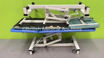 2 x Plinth Hydraulic Patient Couches (Both Tested Working) *502HWP0897230*