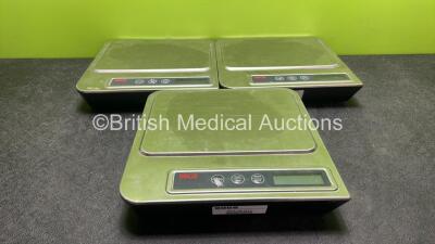 3 x Seca Model 22089 Weighing Scales (All Power Up) *SN 8856233160174, 8856233160291, 8856233160265*