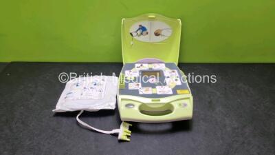 Zoll AED Plus Defibrillator No Power Due to No Batteries) with 1 x Out of Date Electrode Pad *SN X03JO22036*