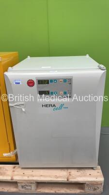 Heraeus Hera Cell 150 Incubator (Powers Up - Door Catch Missing)