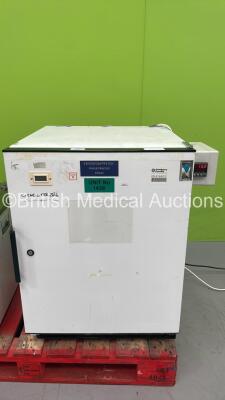 Vindon Medical Fridge (Powers Up)