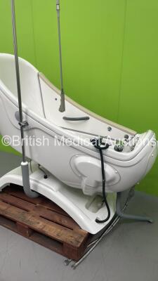 Arjo Parker Bath with Remote (Cut Power Supply) - 3