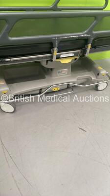 2 x Anetic Aid QA3 Hydraulic Patient Examination Couches with Mattresses (Hydraulics Tested Working - *1 x Couch in Picture - 2 in Lot) - 4