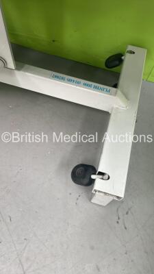 Plinth 2000 Hydraulic Patient Examination Couch (Hydraulics Tested Working) - 4