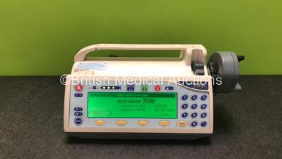 Smiths Medical Medfusion 3500 Syringe Pump Version 3.0.6 (Powers Up, Damage to Casing - See Photos) *SN M40388*
