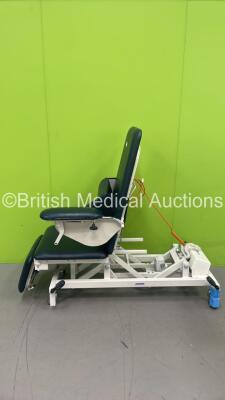 Huntleigh Akron Electric Patient Examination Couch with Controller (No Power) *S/N P0456297*