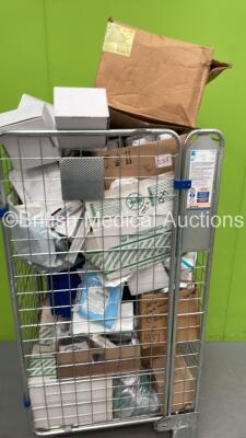 Job Lot of Consumables Including Burn Sheets, Infant Transport Warming Mattresses and Hand Gel - 2