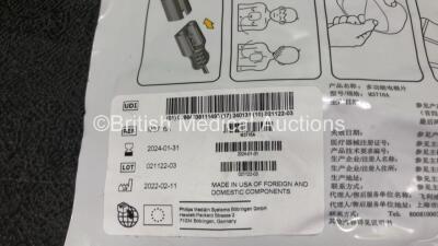 Philips FR3 Heartstart Defibrillator with 2 x Batteries *Install Dates 2022-12 / 2025-10* and 2 x Philips Electrode Packs *Both Expire 2024* in Carry Case (Powers Up with Crackly Speaker) *SN C11K-00187* - 4