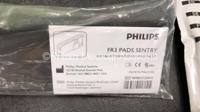 Philips FR3 Heartstart Defibrillator with 2 x Batteries *Install Dates 2024-03 / 2025-10* and 1 x Skintact Electrode Pack *Expires 2023-08* in Carry Case (Powers Up) - 4