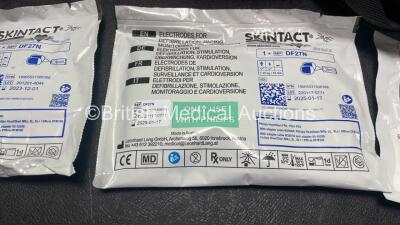 2 x Agilent Heartstream FR2 Defibrillators with 2 x Batteries *Install Dates 11-2024, 02-2025* 3 x Electrodes *Instal Dates 01-2025, 05-2024, 12-2023* (Both Power Up and Pass Self Tests) *SN 0302056707, 02020550059* - 3