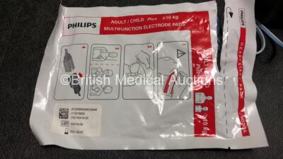 Philips FR3 Heartstart Defibrillator with 2 x Batteries *Install Dates 2024-03 / 2024-03* and 1 x Philips Electrode Pack *Expired* in Carry Case (Powers Up) - 3