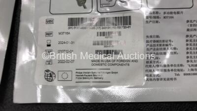 Philips FR3 Heartstart Defibrillator with 2 x Batteries *Install Dates 2022-12 / 2025-10* and 2 x Philips Electrode Packs *Both Expire 2024* in Carry Case (Powers Up) *SN C14B-00549* - 4