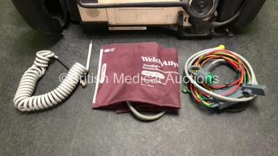 Medtronic Lifepak 12 Biphasic Defibrillator / Monitor Including Pacer, ECG, CO2, SpO2 and NIBP Options with BP Cuff, Hose and ECG Lead in Carry Case (Powers Up with Damage to Casing and Low Battery - See Photos) - 4