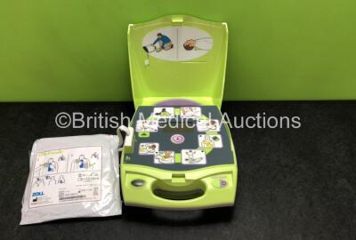 Zoll AED Plus Defibrillator with 1 x Electrode Pads *Expired 2022* (No Power Suspected Flat Battery)