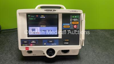 Physio Control Medtronic Lifepak 20e Defibrillator / Monitor Including ECG and Printer Options (Powers Up with Service Light) *SN 39633201*