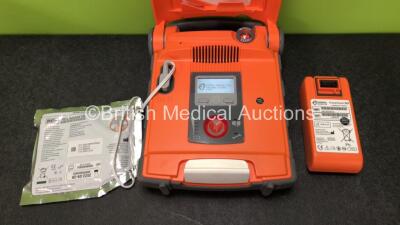 Cardiac Science Powerheart G5 Defibrillator with 2 x Batteries *Install Dates 2018 / 2018* and 1 x Electrode Pack *Expired 2022* (Powers Up, Service Required) - 2