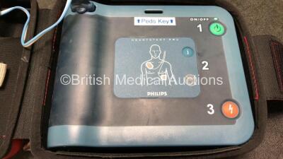 Philips Heartstart FRx Defibrillator with 1 x Battery *Install Date 2021-10* and 1 x Smart Pads II Pack *Expired* in Carry Case (Powers Up) - 6