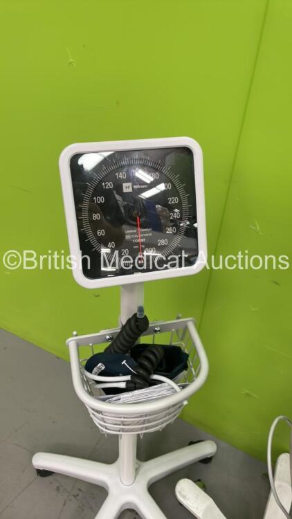 Welch Allyn 52000 Series Vital Signs Monitor On Stand 2 X Welch Allyn