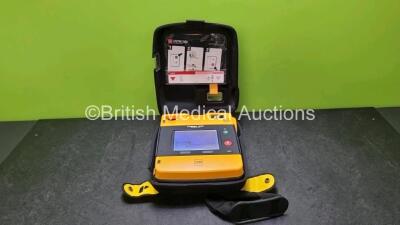 Medtronic Physio Control Lifepak 1000 Defibrillator (Mfd 2020) *Software Version 2.51* Powers Up with Stock Battery, Stock Battery Not Included) in Carry Case *SN 49079263*