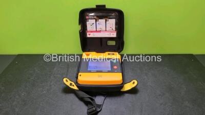 Medtronic Physio Control Lifepak 1000 Defibrillator (Mfd 2017) *Software Version 2.51* Powers Up with Stock Battery, Stock Battery Not Included) in Carry Case *SN 4639420*