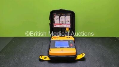 Medtronic Physio Control Lifepak 1000 Defibrillator (Mfd 2013) *Software Version 2.51* Powers Up with Stock Battery, Stock Battery Not Included) in Carry Case *SN 41884838*