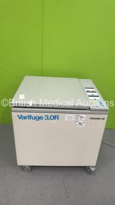 Heraeus Varifuge 3.0R Centrifuge (Powers Up) *S/N 272599*