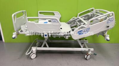 Hill-Rom HR900 Electric Hospital Bed (No Power - Spares and Repairs)