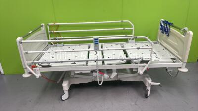 Huntleigh Contura 480 Electric Hospital Bed with Controller (Powers Up) *S/N 839344*