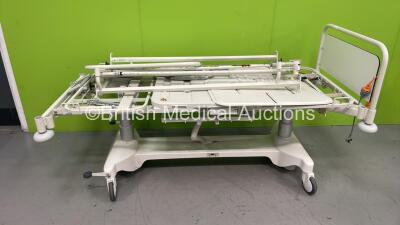 1 x Linet Electric Hospital Bed Model 1GS1102 with Controller (Spares and Repairs)