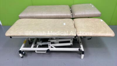 1 x Nesbit Evans Hydraulic Patient Examination Couch and 1 x Huntleigh Akron Hydraulic Patient Examination Couch (Hydraulics Tested Working) *S/N 314233*