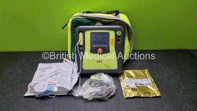 Zoll AED PRO Defibrillator (Powers Up) In Carry Case with 1 x 3 Lead ECG Lead and 2 x In Date Electrode Packs *SN AA09L015561*