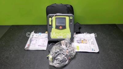 Zoll AED PRO Defibrillator (Powers Up) In Carry Case with 1 x 3 Lead ECG Lead and 1 x In Date Electrode Pack *SN AA13C027916*