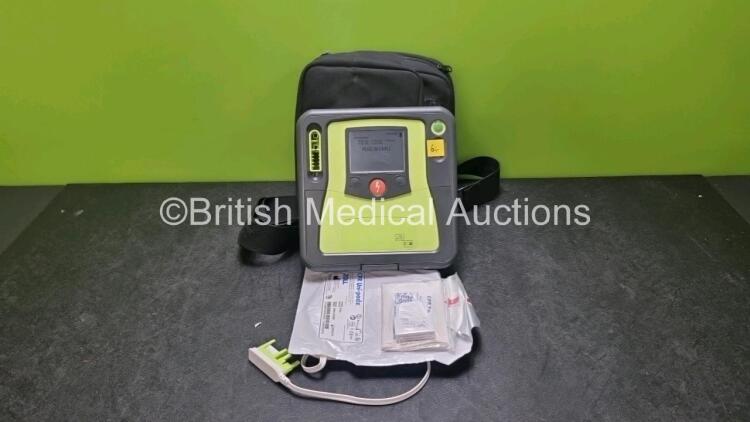 Zoll AED PRO Defibrillator with 1 x Battery (Powers Up)