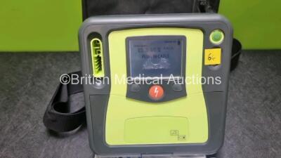 Zoll AED PRO Defibrillator with 1 x Battery (Powers Up) - 2