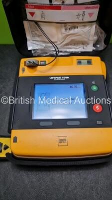 1 x Medtronic Physio Control Lifepak 1000 Defibrillator *Mfd 2011* (Powers Up) - 2