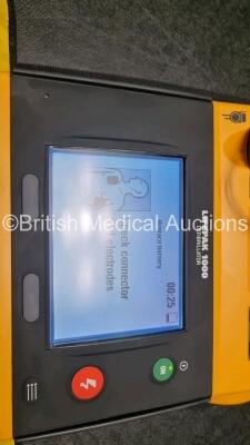 1 x Medtronic Physio Control Lifepak 1000 Defibrillator *Mfd 2011* (Powers Up) - 3