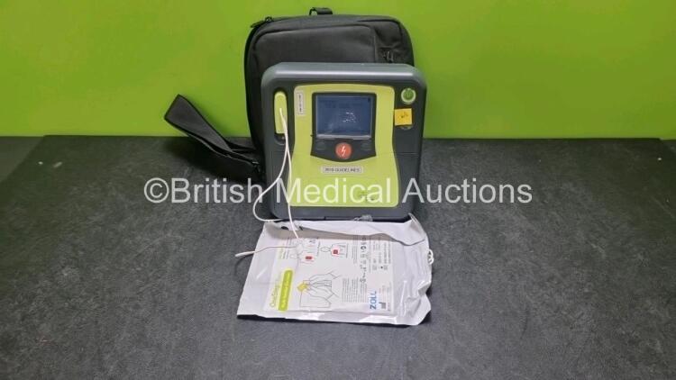 Zoll AED PRO Defibrillator with 1 x Battery (Powers Up)