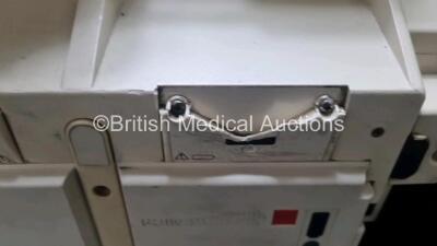 Medtronic Lifepak 12 Biphasic Defibrillator *Mfd 2004* P/N VLP12-02-004437 (Powers Up and Passes Self Test, Damage to Casing - See Photos) Including ECG, SpO2, NIBP Options with 1 x Ref 1111-000021 4 Lead ECG Lead, 1 x Ref 11111-000023 6 Lead ECG Lead, 2 - 8