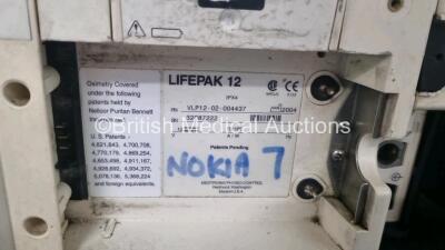 Medtronic Lifepak 12 Biphasic Defibrillator *Mfd 2004* P/N VLP12-02-004437 (Powers Up and Passes Self Test, Damage to Casing - See Photos) Including ECG, SpO2, NIBP Options with 1 x Ref 1111-000021 4 Lead ECG Lead, 1 x Ref 11111-000023 6 Lead ECG Lead, 2 - 11