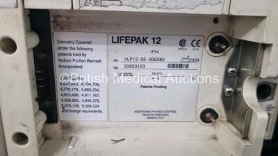 Medtronic Lifepak 12 Biphasic Defibrillator *Mfd 2004* P/N VLP12-02-005382 (Powers Up and Passes Self Test, Damage to Casing - See Photos) Including ECG, SpO2, NIBP Options with 1 x Ref 1111-000021 4 Lead ECG Lead, 1 x Ref 11111-000023 6 Lead ECG Lead, 2 - 9