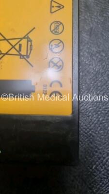 2 x Medtronic Physio Control Lifepak 1000 Defibrillators *Mfd 2008 / 2009* (Both Power Up 1 x Crack In Screen - See Photo) with 2 x 3 Lead ECG Lead , 2 x in Date Electrode Packs and 3 x Physio Control 1000 Batteries *Li/Mn02* - 6