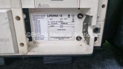 Medtronic Lifepak 12 Biphasic Defibrillator *Mfd 2007* P/N VLP12-02-006555 (Powers Up and Passes Self Test, Slight Damage to Casing - See Photos) Including ECG, SpO2, NIBP Options with 1 x Ref 1111-000021 4 Lead ECG Lead, 1 x Ref 11111-000023 6 Lead ECG L - 9