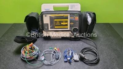 Medtronic Lifepak 12 Biphasic Defibrillator *Mfd 2004* P/N VLP12-02-004437 (Powers Up and Passes Self Test, Slight Damage to Casing - See Photos) Including ECG, SpO2, NIBP Options with 1 x Ref 1111-000021 4 Lead ECG Lead, 1 x Ref 11111-000023 6 Lead ECG L