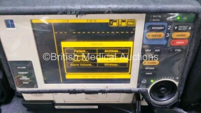 Medtronic Lifepak 12 Biphasic Defibrillator *Mfd 2004* P/N VLP12-02-004437 (Powers Up and Passes Self Test, Slight Damage to Casing - See Photos) Including ECG, SpO2, NIBP Options with 1 x Ref 1111-000021 4 Lead ECG Lead, 1 x Ref 11111-000023 6 Lead ECG L - 2