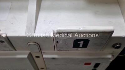 Medtronic Lifepak 12 Biphasic Defibrillator *Mfd 2004* P/N VLP12-02-004437 (Powers Up and Passes Self Test, Slight Damage to Casing - See Photos) Including ECG, SpO2, NIBP Options with 1 x Ref 1111-000021 4 Lead ECG Lead, 1 x Ref 11111-000023 6 Lead ECG L - 9