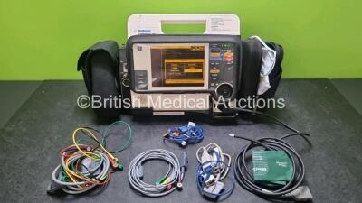 Medtronic Lifepak 12 Biphasic Defibrillator *Mfd 2007* P/N VLP12-02-006555 (Powers Up and Passes Self Test, Slight Damage to Casing - See Photos) Including ECG, SpO2, NIBP Options with 1 x Ref 1111-000021 4 Lead ECG Lead, 1 x Ref 11111-000023 6 Lead ECG L