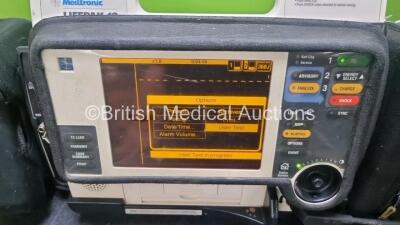 Medtronic Lifepak 12 Biphasic Defibrillator *Mfd 2007* P/N VLP12-02-006555 (Powers Up and Passes Self Test, Slight Damage to Casing - See Photos) Including ECG, SpO2, NIBP Options with 1 x Ref 1111-000021 4 Lead ECG Lead, 1 x Ref 11111-000023 6 Lead ECG L - 2